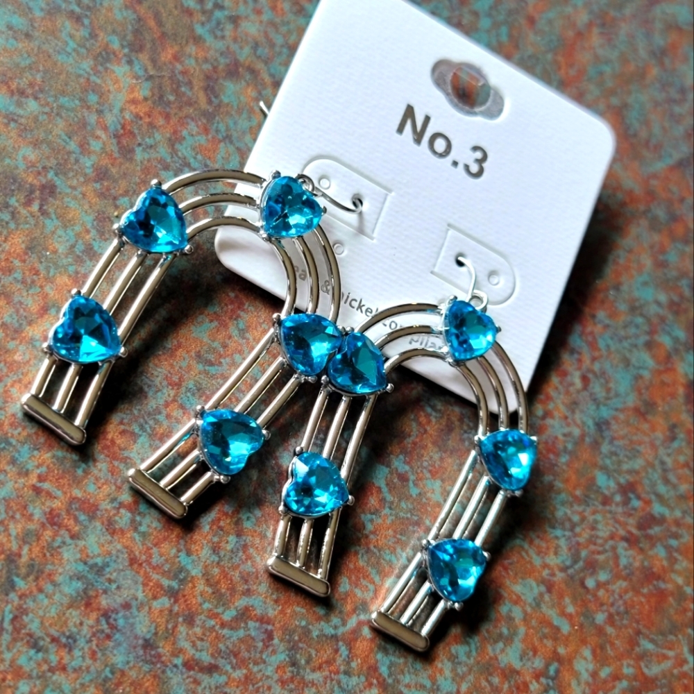 Horshoe Earrings W Blue crystal hearts